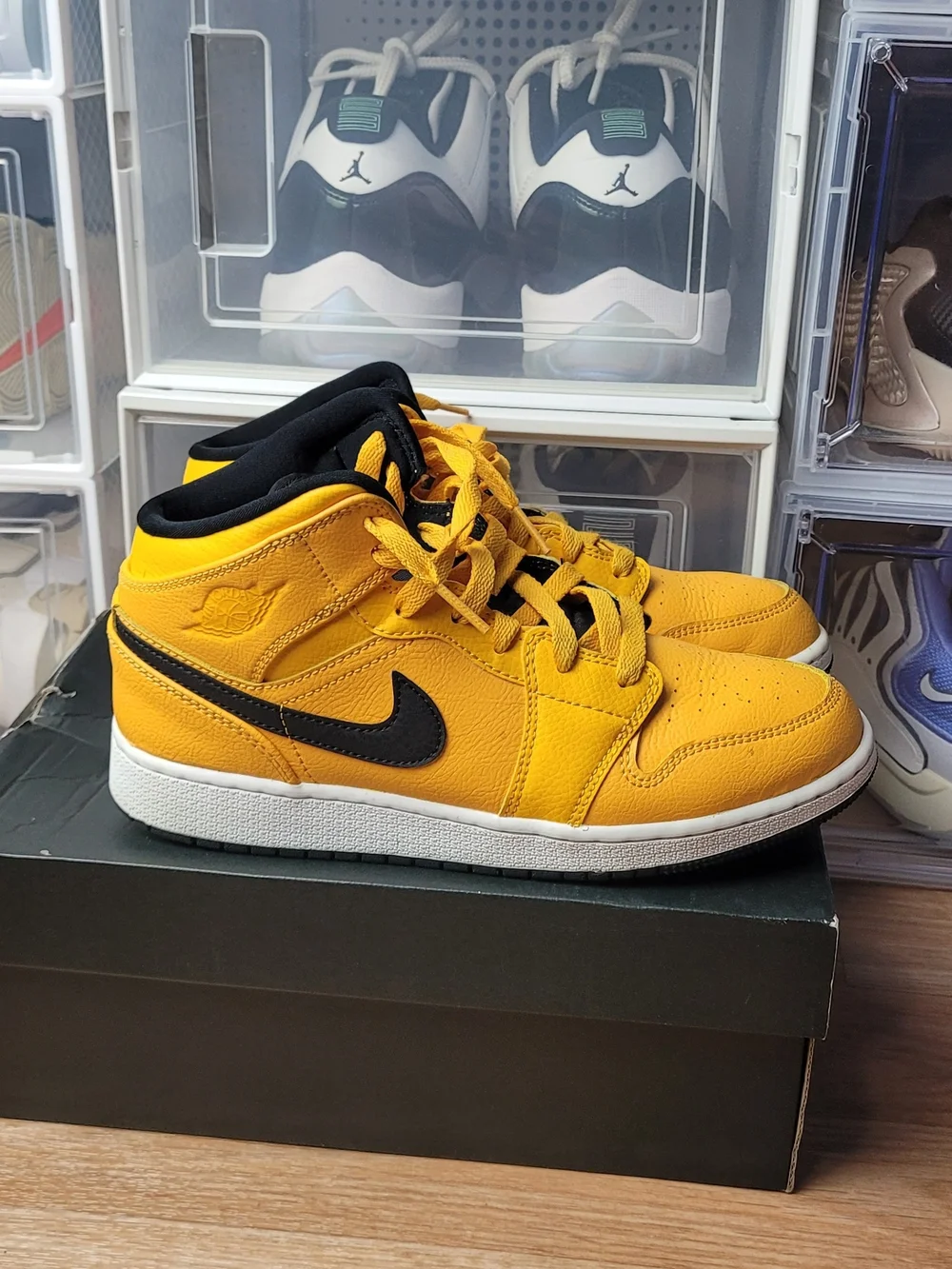Nike Air Jordan 1 Mid GS University Gold Yellow Black BRED sz 5.5y